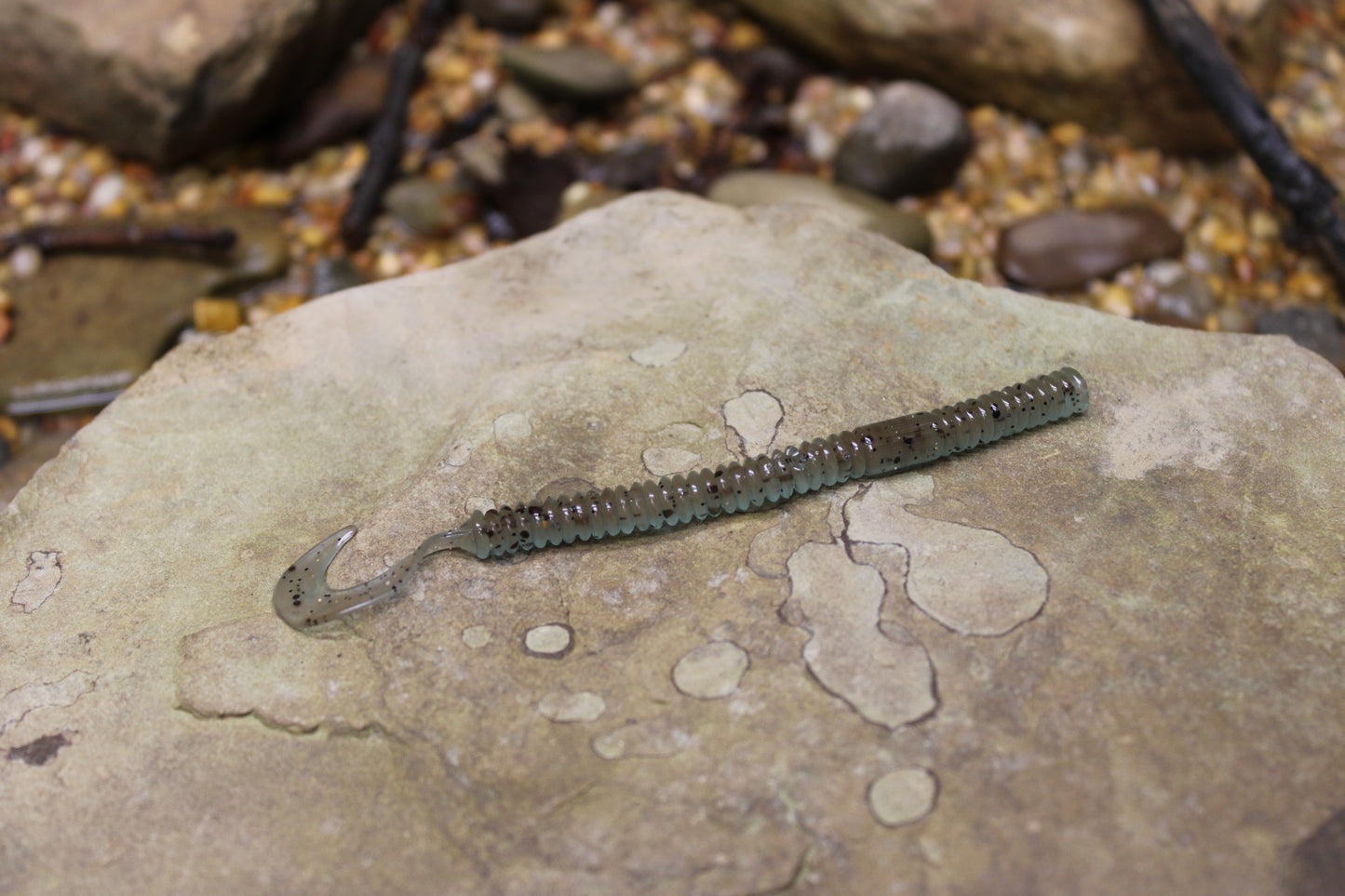 4.5" Curly Tail (Pack of 8)