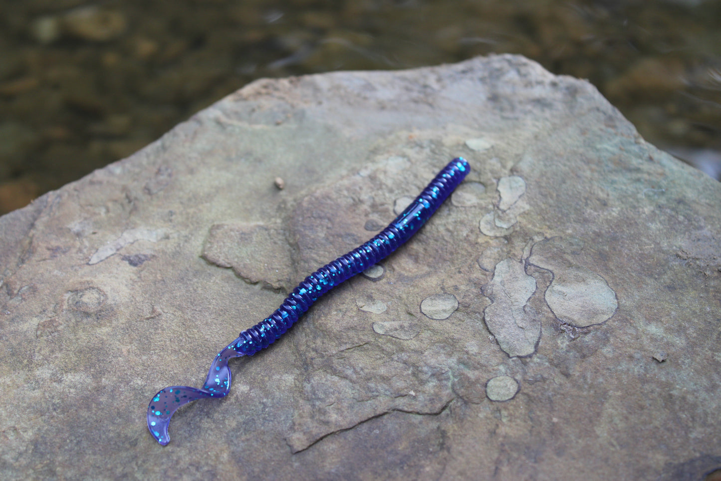 4.5" Curly Tail (Pack of 8)