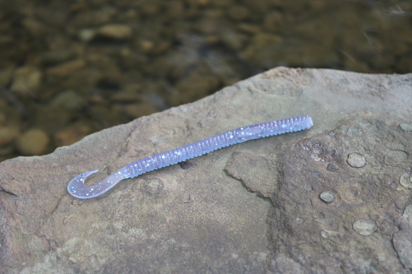 4.5" Curly Tail (Pack of 8)