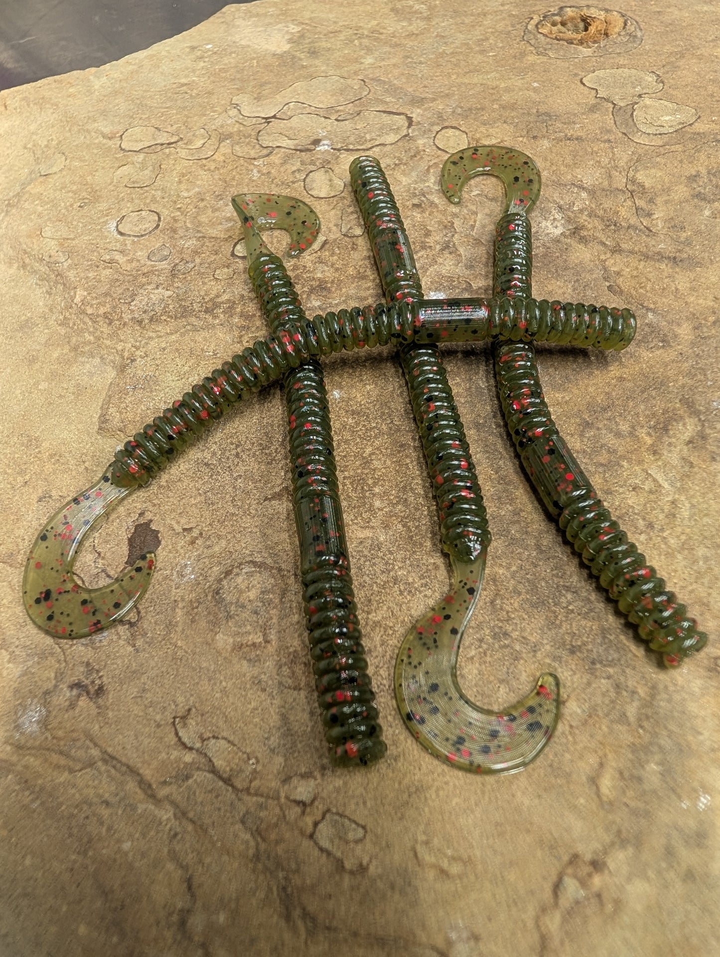 4.5" Curly Tail (Pack of 8)