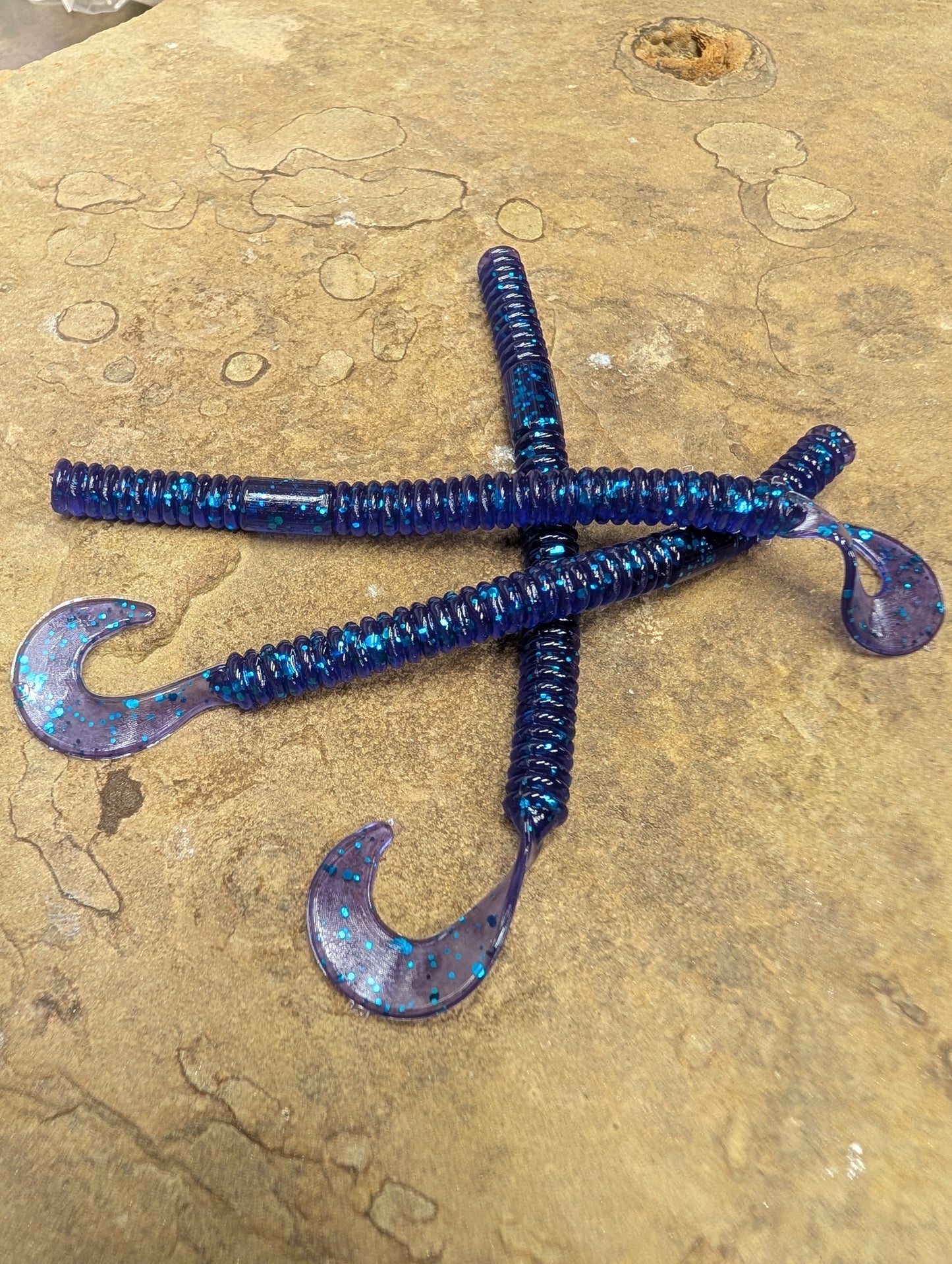 4.5" Curly Tail (Pack of 8)