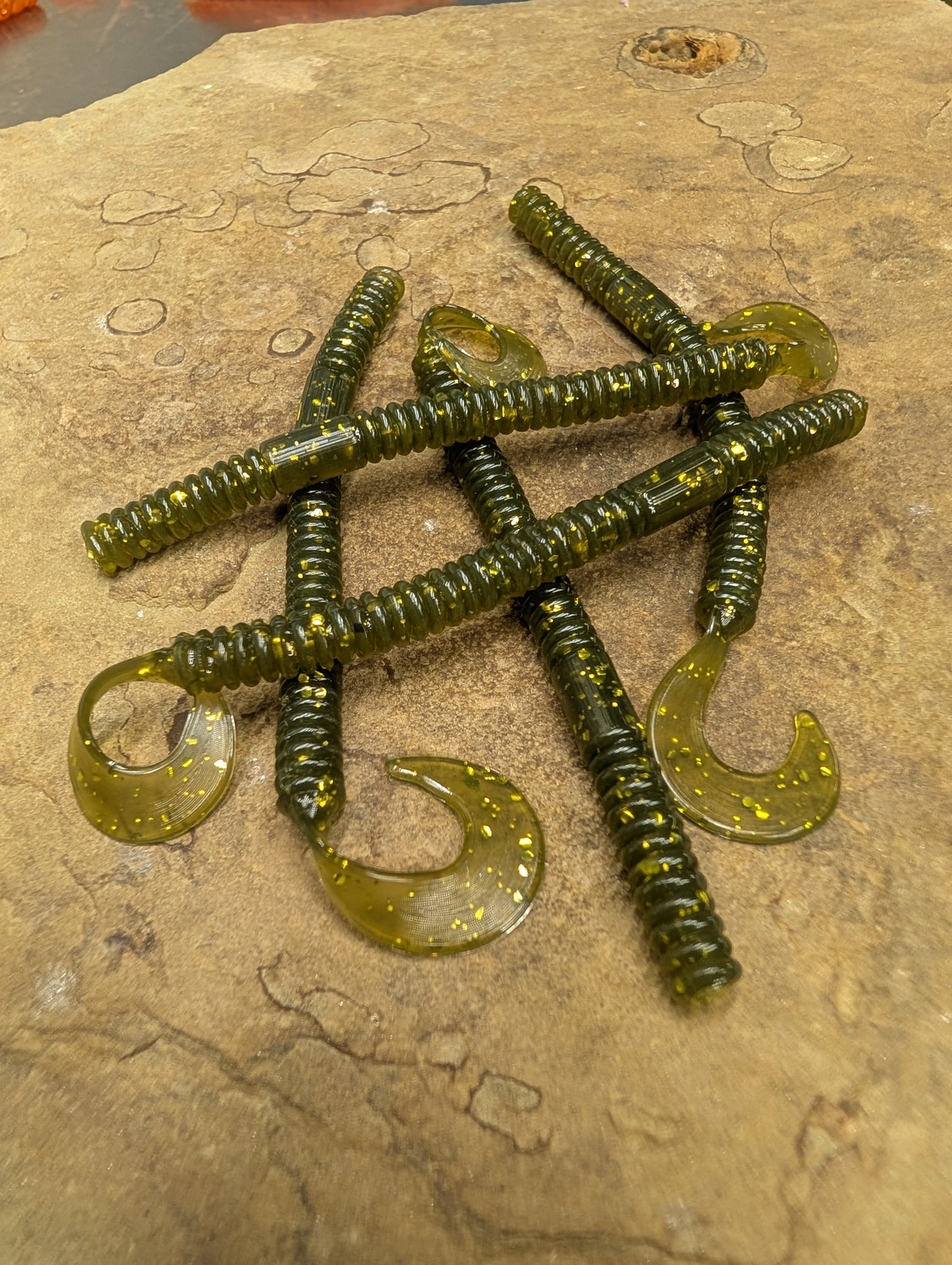 4.5" Curly Tail (Pack of 8)