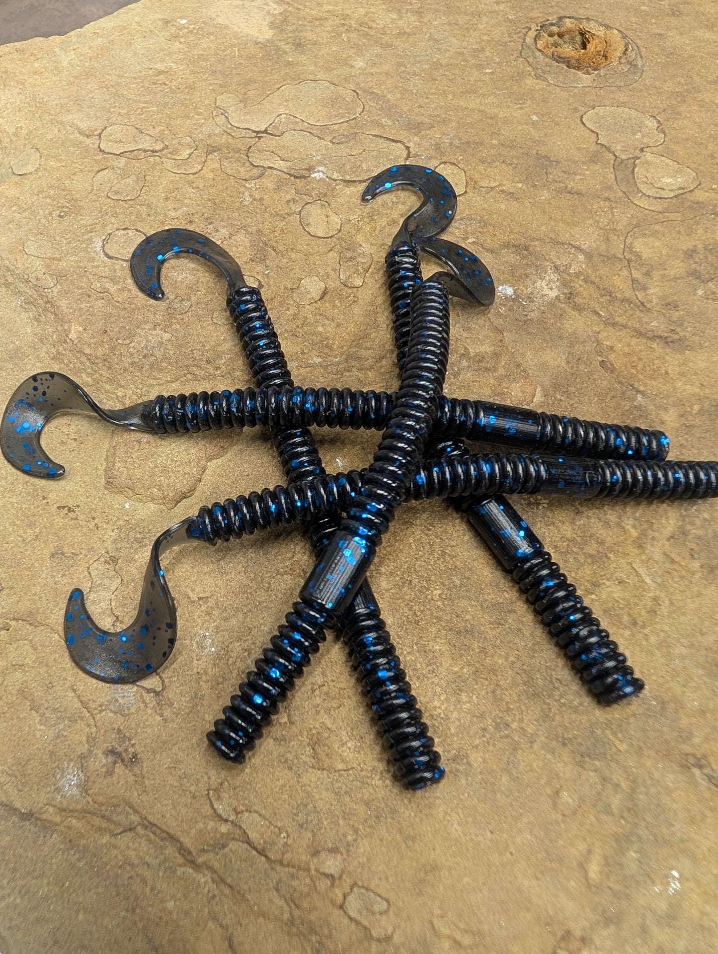 4.5" Curly Tail (Pack of 8)