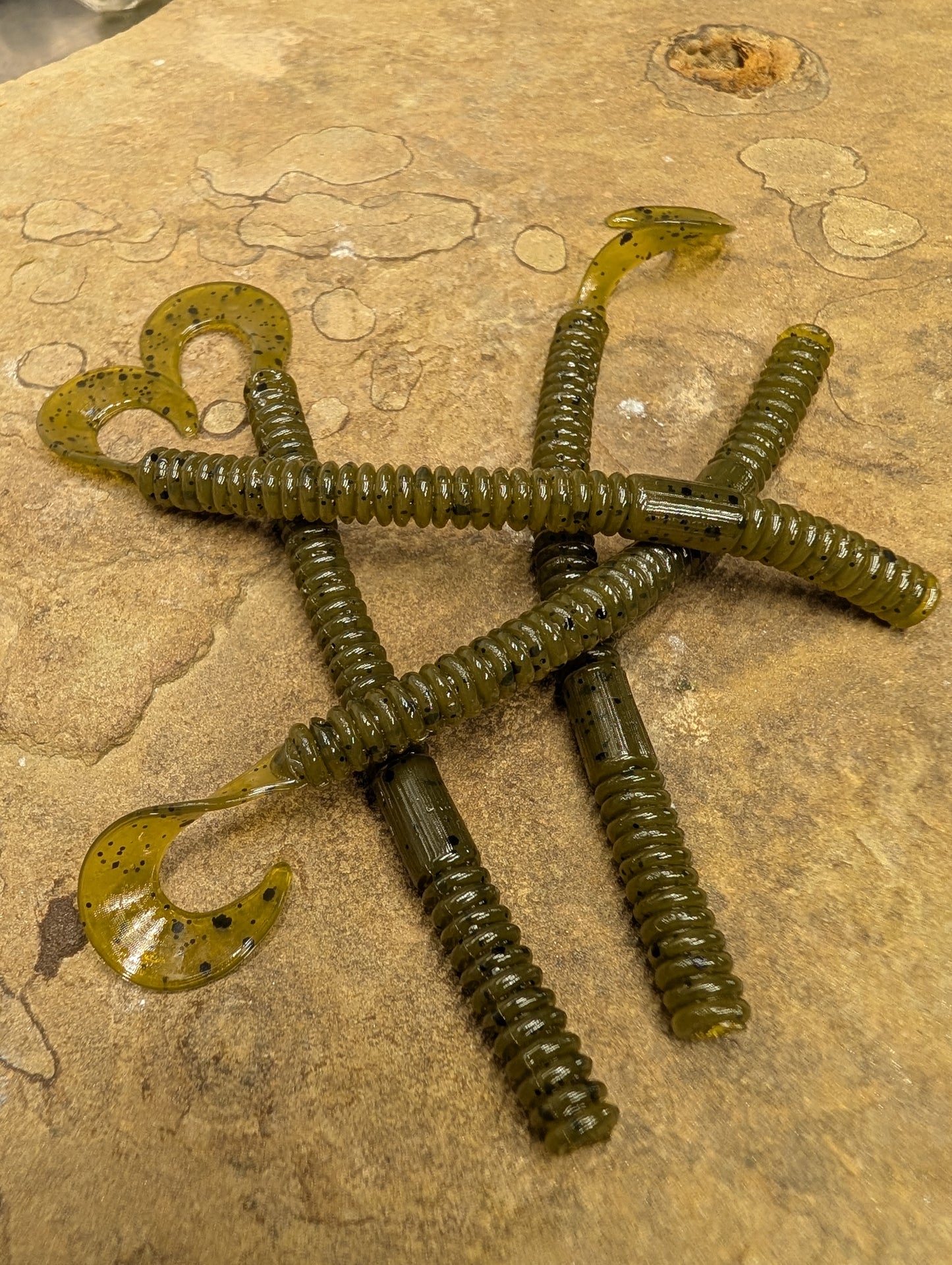 4.5" Curly Tail (Pack of 8)